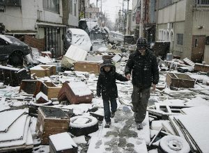 Ishinomaki_snowfall_after_earthquake_b_16_Mar_2011