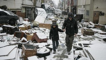 Ishinomaki_snowfall_after_earthquake_b_16_Mar_2011